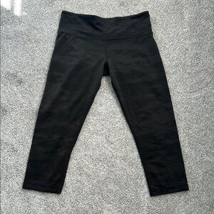 Women’s Lululemon Green Camo Cropped Leggings